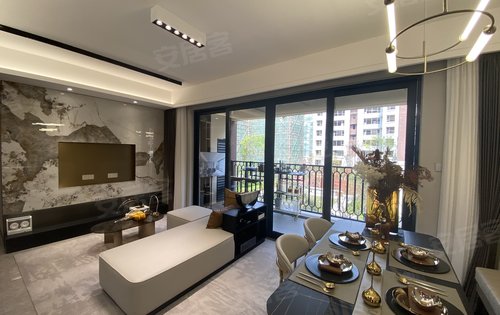金地自在城（金地峯境）动态:金地自在城三期dk25领峯低密组团，小区实拍样板间，横厅设计，在销售90平，3室2厅2卫...-重庆安居客