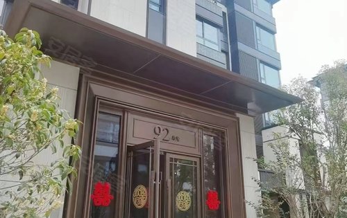 雍容典雅的单元入户门