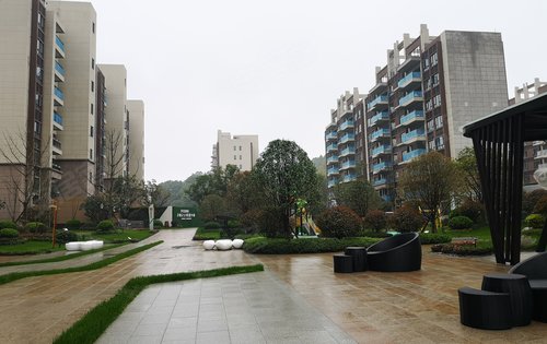 一梯一户的纯板楼设计