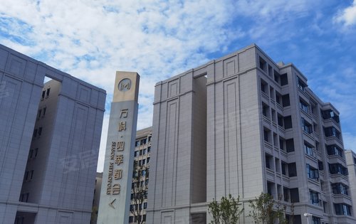 万科四季都会动态:在里面简约大气,横厅户型组团,楼高8-11层,两梯四户