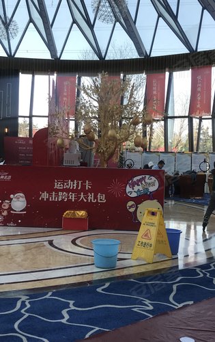 售楼部成交砸金蛋