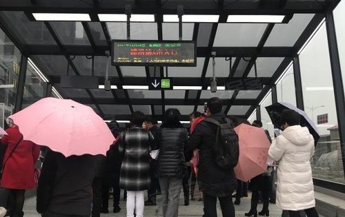 4号线浦沿站距本项目直线距离约300米