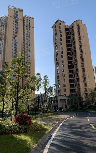 实景拍摄24号楼小高层即将加推即买即住敬请关注