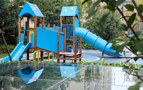 小区儿童活动区,二号院一共有三处儿童活动区