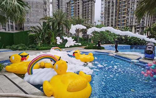 炎炎夏日黄埔新城社区游泳池开放啦欢迎各位客户带小朋友前来游玩