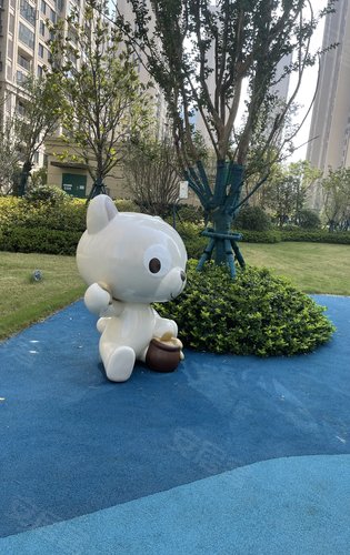 旭辉华宇江悦府动态:儿童游乐区的旭小熊场地都是塑胶地垫很柔软-武汉