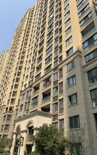 城西印象(采光和楼间距没话说)小区实景图首付30多万起可买3房