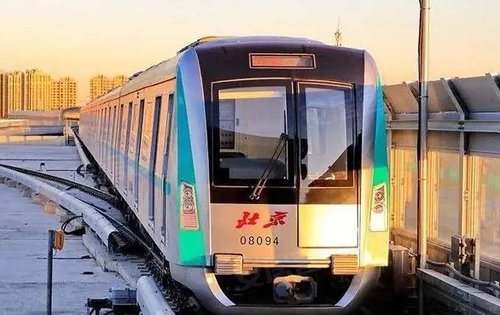 永定金茂府450米为地铁八号线大红门南站,八号线贯穿北京南北,被誉为
