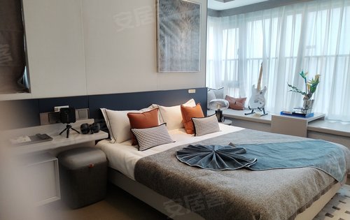 96平的3房2厅2卫横厅设置270度全景大飘窗采光非常好