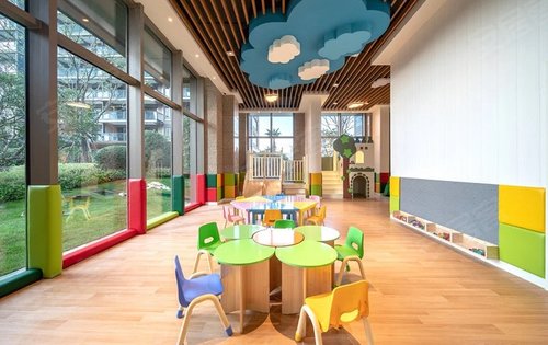 小区局部架空层设有儿童活动家具,供参考