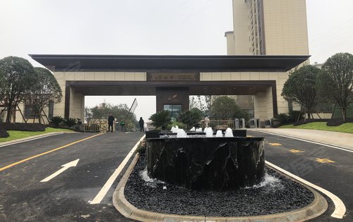 碧桂园凤凰城一期大门气派
