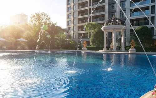 滨江已交付小区的景观水池实景,可参考