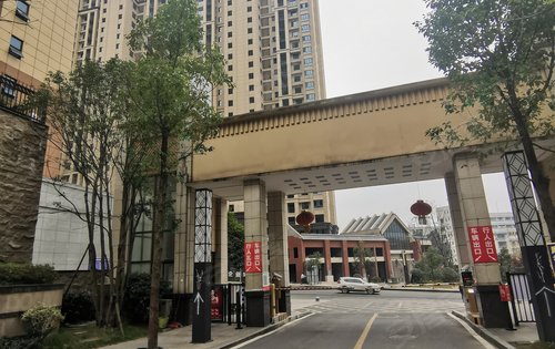 大汉新城二期三期壮观大门口