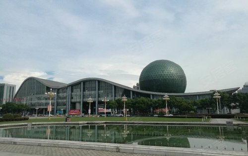 向北一河之隔的昆山科博馆江上雅苑