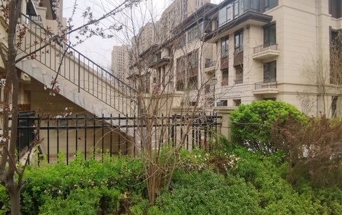 孔雀城荷园二期社区高层西边户楼栋外观景观环境实拍 距离r1线地铁口