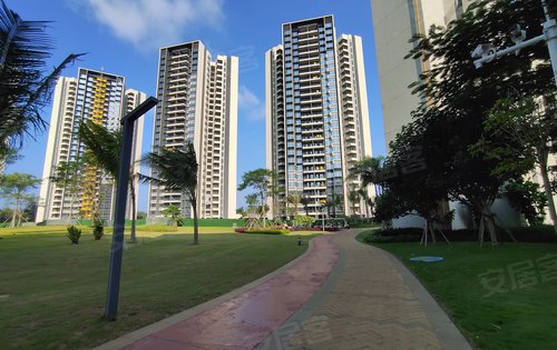 海南富力·悅海灣動態:小區園林綠化率,藍天白雲,小路草叢-海口安居客