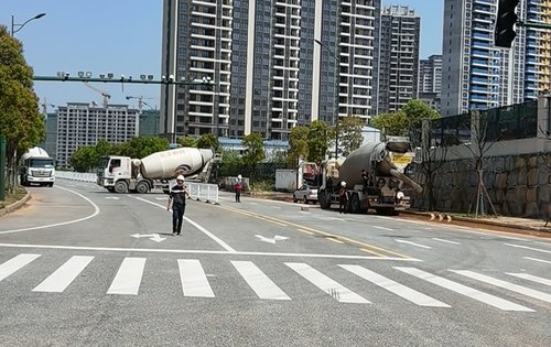 碧桂園培文府小區門口旁觀音巖路兩車道設計在售117142平方米戶型為主