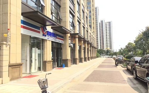 当代万国府ΜΟΜ∧商铺