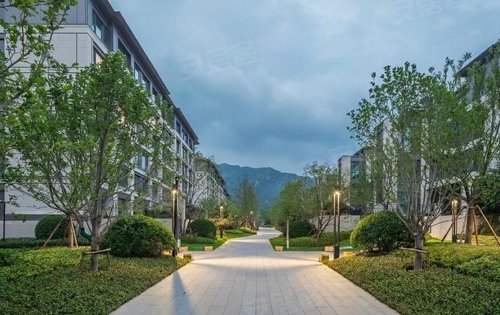 融创影都学府宸院动态:宸院外立面,楼间距绿化-青岛安居客