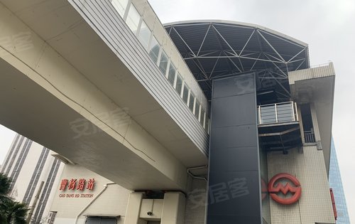 项目周边6轨环交,最近的地铁站是14号线曹杨路地铁站的13号口,步行约