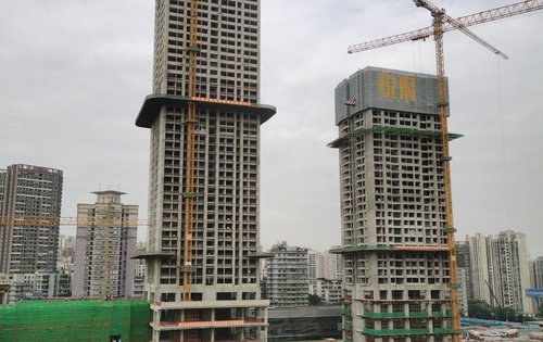 华润悦府位于城市几何中心,地段好,配套完善,读谢家湾小学,实地拍摄