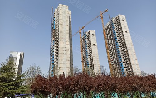 那天晴天上班路上拍了一下绿地华彤苑实体交通方便配套齐全山大附小