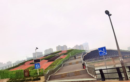 家门口的浏阳河汉桥直通浏阳河东西岸