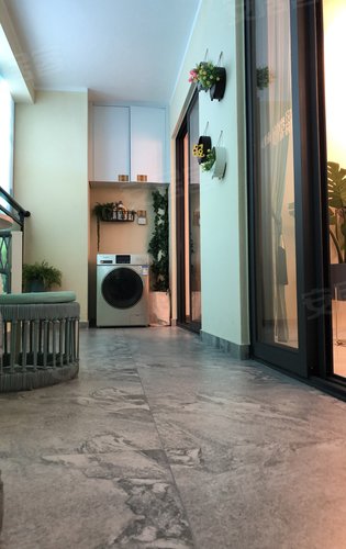 入户玄关墙次卧连客厅阳台一体 500x315c.jpg