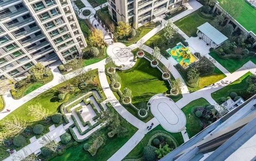 非常漂亮的小区中心花园