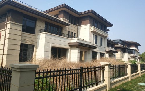 孔雀城社区实拍住宅8500左右洋房9300左右叠拼别墅1200014000左右联排