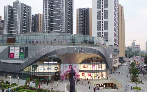 周边商业大仟里:位于深圳市宝安区宝安大道和海城路交汇处,与地铁1号