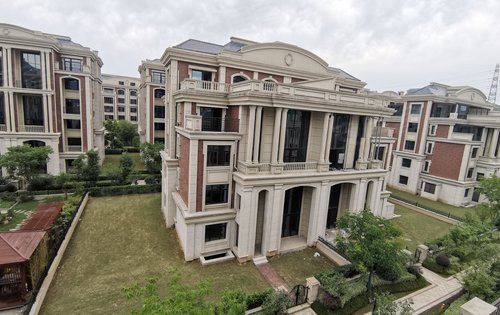 一期叠拼复式洋房,303平开阔视野,三层设计动静分区,卧室更安静更私密