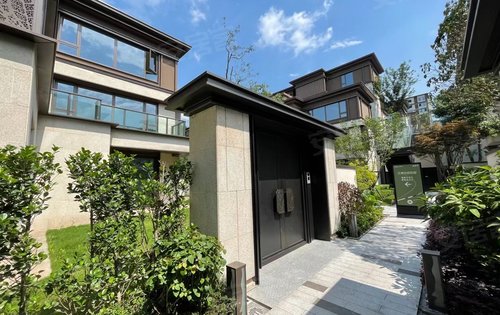 香港置地【嘉景湾】别墅外立面及园区绿化