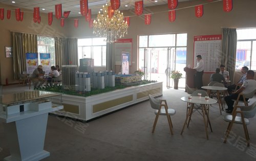 早上9点客户这么多。