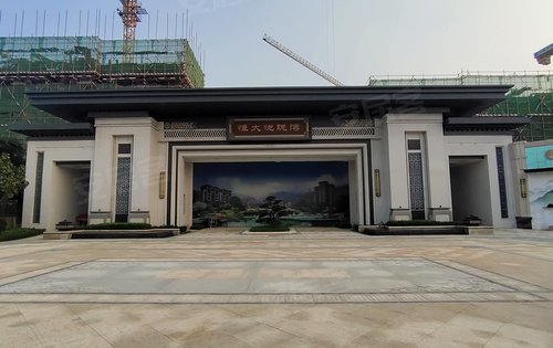 恒大悦珑湾小区主大门,采用新中式风格