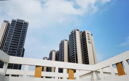 时代印记的小学今年9月份已经开学了各个年级都有哦