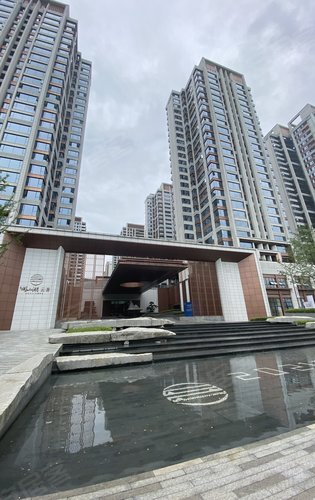 阅山湖云著小区大门