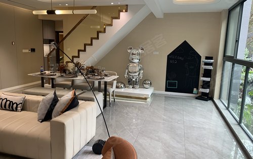 105跃层户型样板间