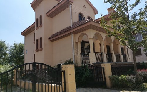 翡翠半岛自建800米意大利风情商业步行街满足日常生活