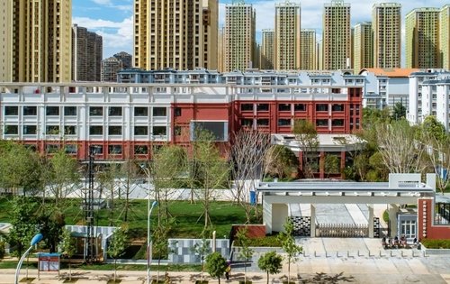 红云小学在侧实拍图昆八中在侧