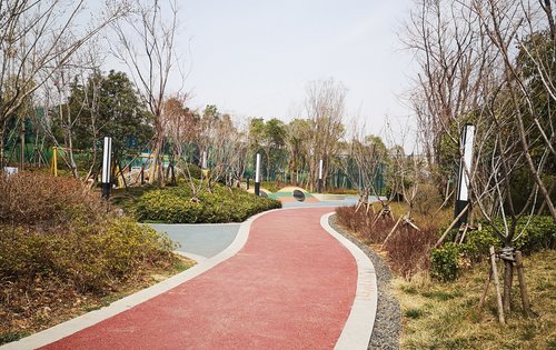 凯瑞国宝红瞰动态:项目配套的龙翔湿地公园已部分开放-洛阳安居客