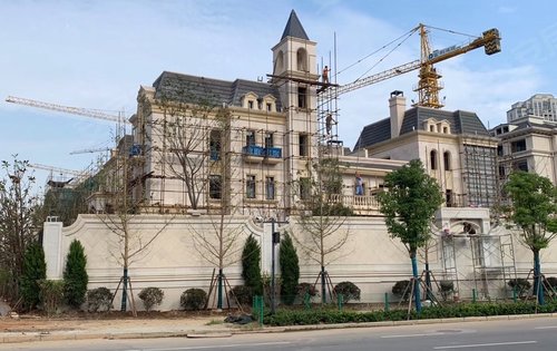 保利香颂·枫丹白露 175㎡法式叠拼别墅周末一口价进行时,375万起