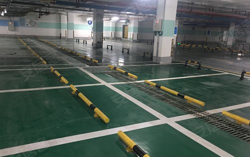 绿地国博中心动态:地下停车场竟然有序!-武汉安居客