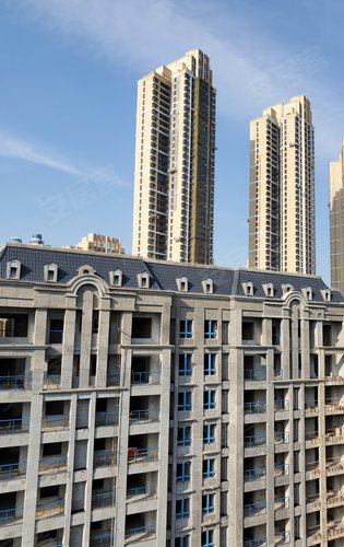 武汉国博新城d10地块,6期高层少量房源在售,144-177㎡小高层,2t2户