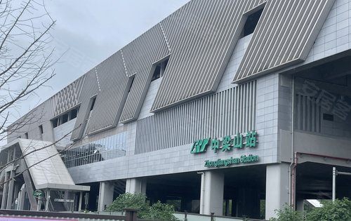 轻轨5号线中梁山站距离项目700米