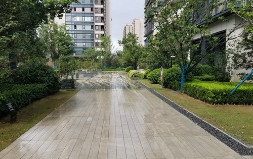 萬科翡翠東方動態:小區內,雨後充滿生機!-無錫安居客