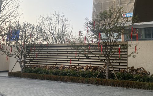 小区西边出入口景观