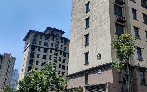 鹿邑法姬娜新城首府动态:实体小区一角-周口安居客