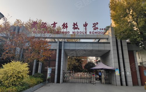 从长投保利汉口印步行420米即可到达武汉市解放中学可谓是半径沁书香