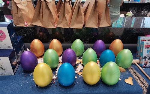 报名资料齐全可以来旭辉和风砸彩蛋哦